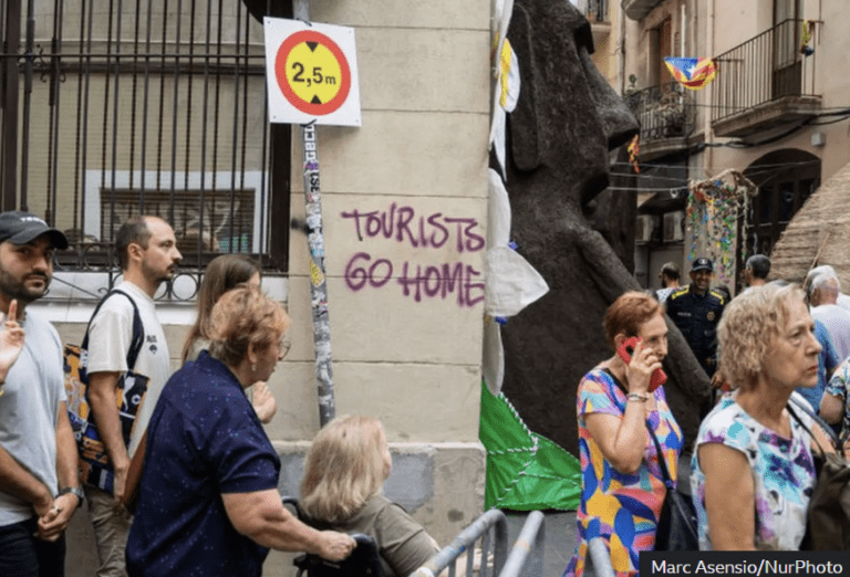tourists_go_home